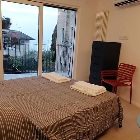 New Marina Apartments Torri Del Benaco Luaran gambar