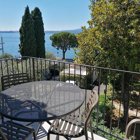 New Marina Apartments Torri Del Benaco Luaran gambar
