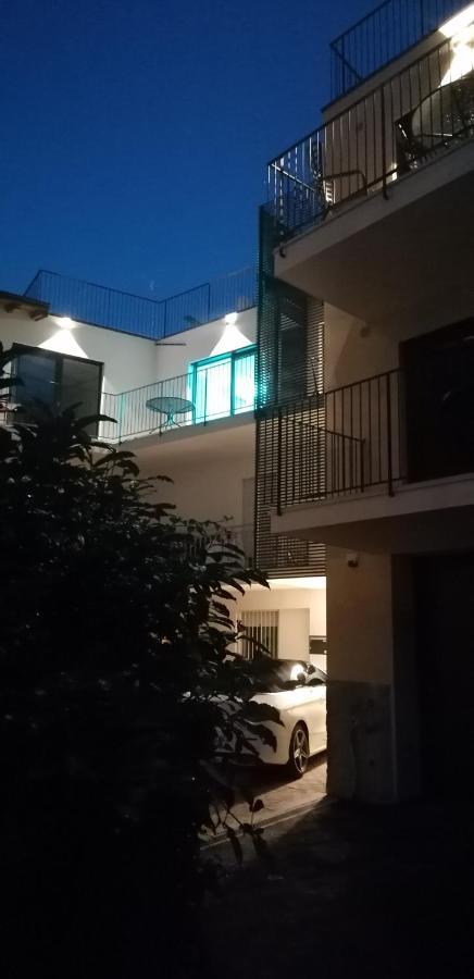 New Marina Apartments Torri Del Benaco Luaran gambar