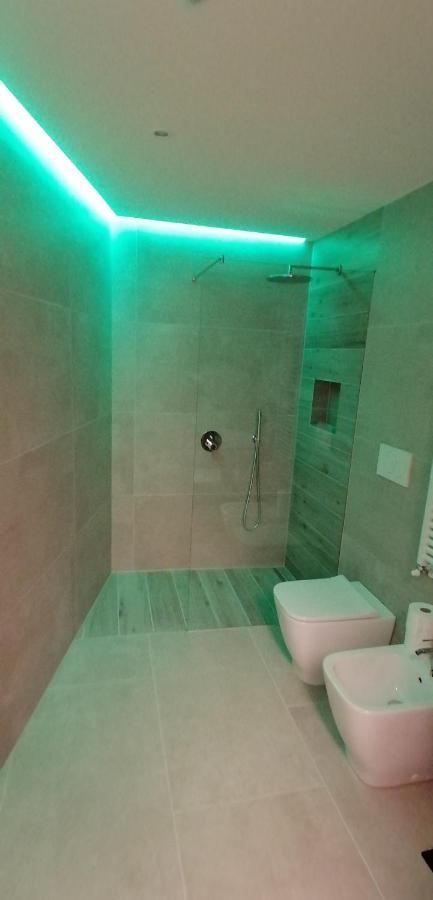 New Marina Apartments Torri Del Benaco Luaran gambar