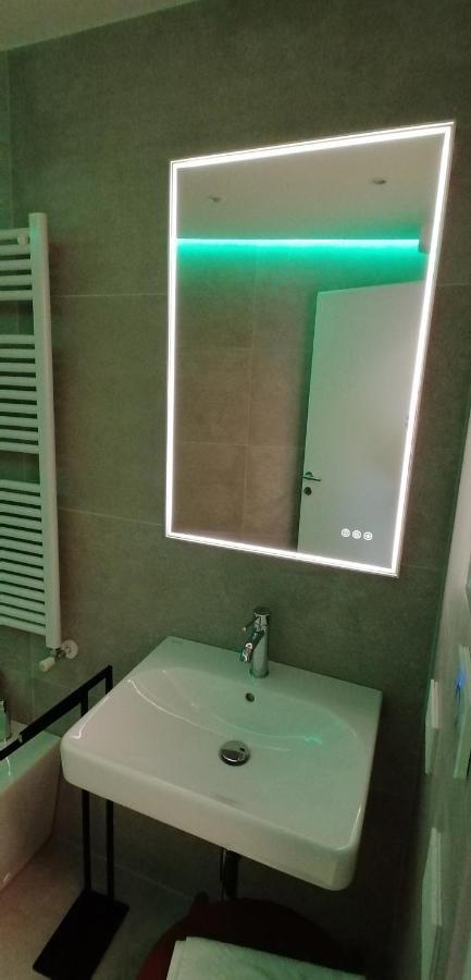 New Marina Apartments Torri Del Benaco Luaran gambar