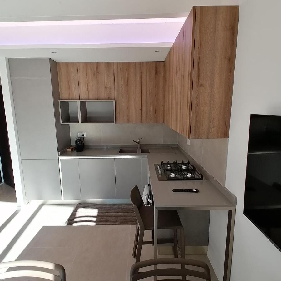 New Marina Apartments Torri Del Benaco Luaran gambar