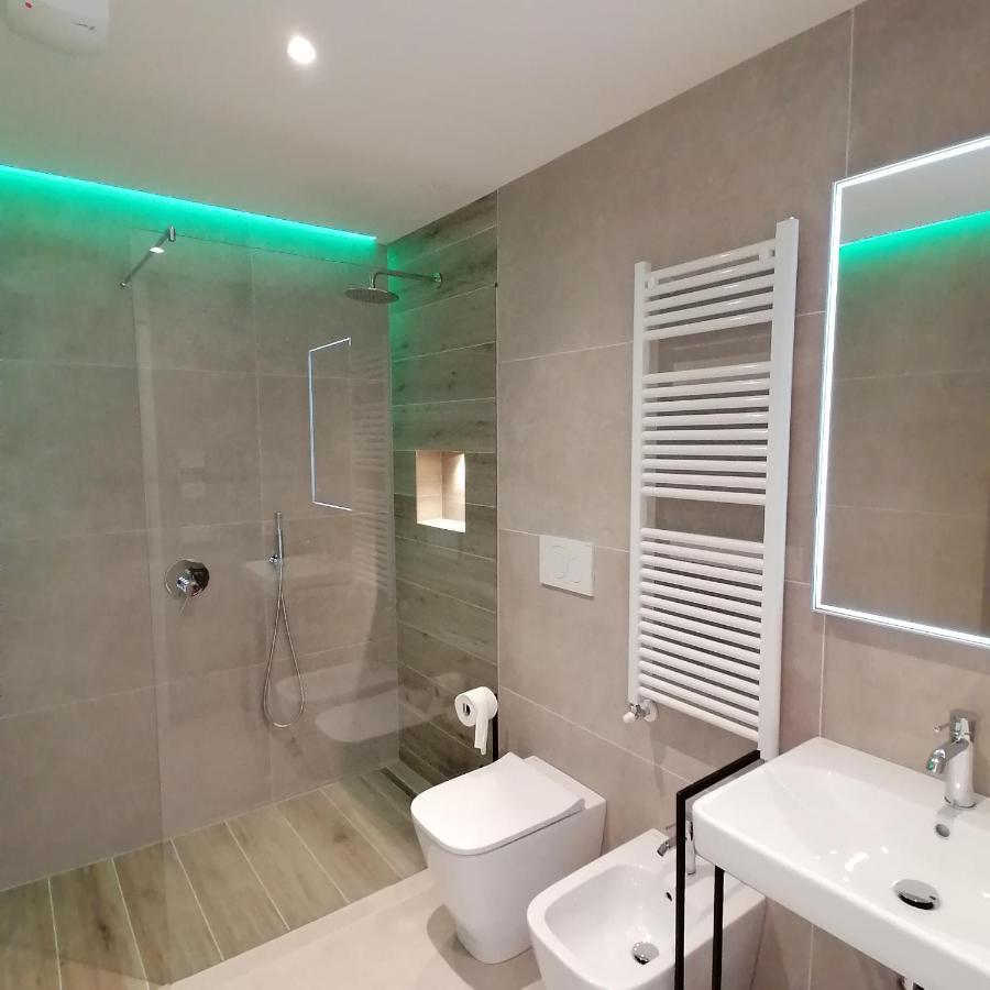 New Marina Apartments Torri Del Benaco Luaran gambar