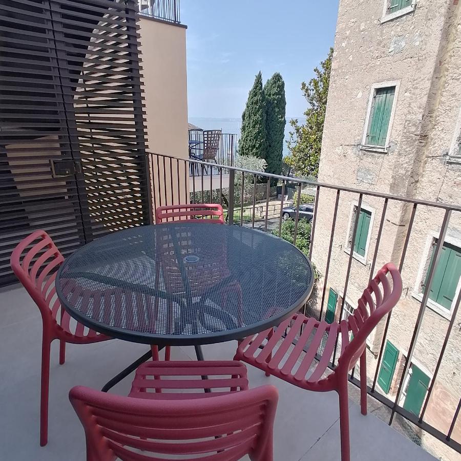 New Marina Apartments Torri Del Benaco Luaran gambar